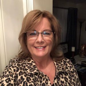 Meet your Posher, Debbie